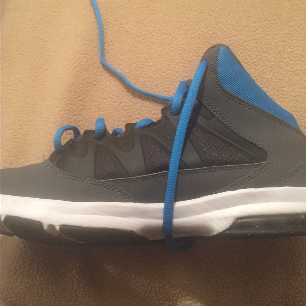 Nike Sneakers - Picture 3 of 4