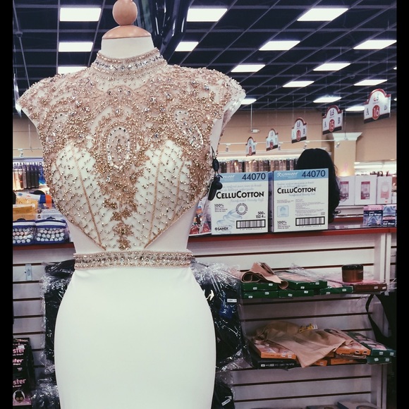 Prom Dress - Picture 2 of 4