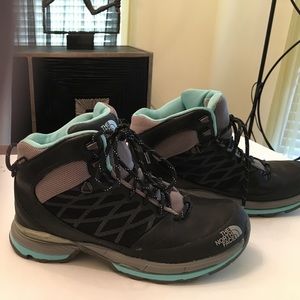 Gently used winter boots authentic North Face