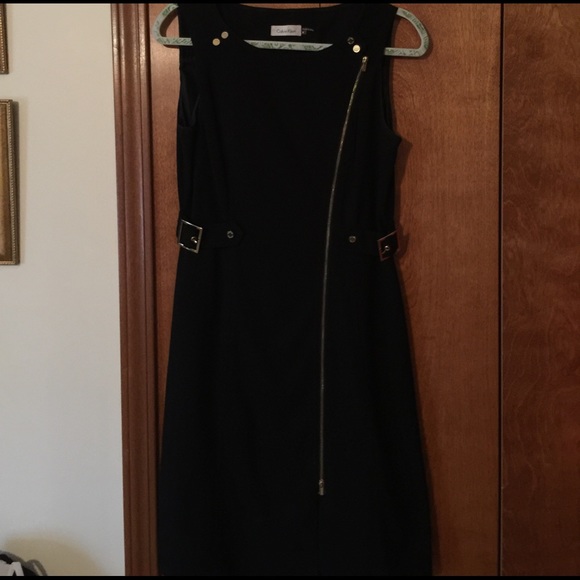 Classic, yet sexy dress by Calvin Klein, size 8 - Picture 1 of 4