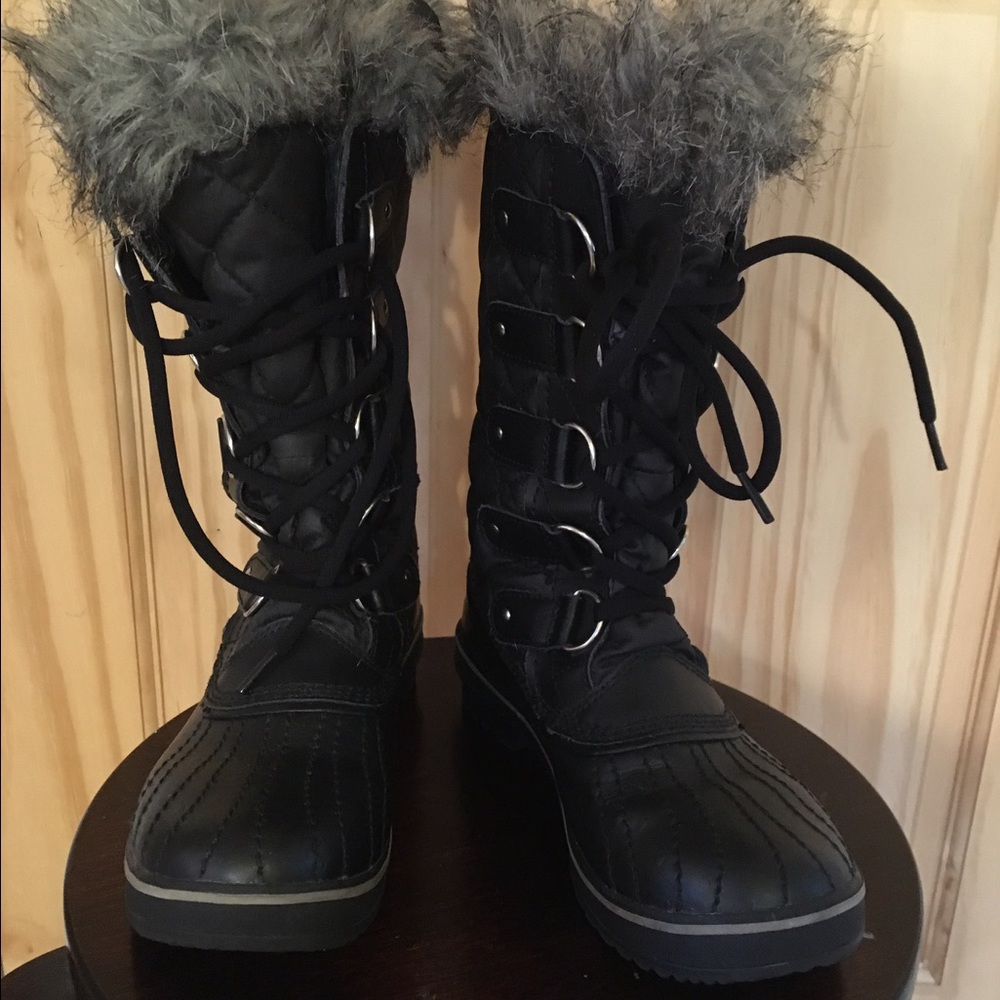 Gently used Sorel Tofino Boots. Clearance Sale!!