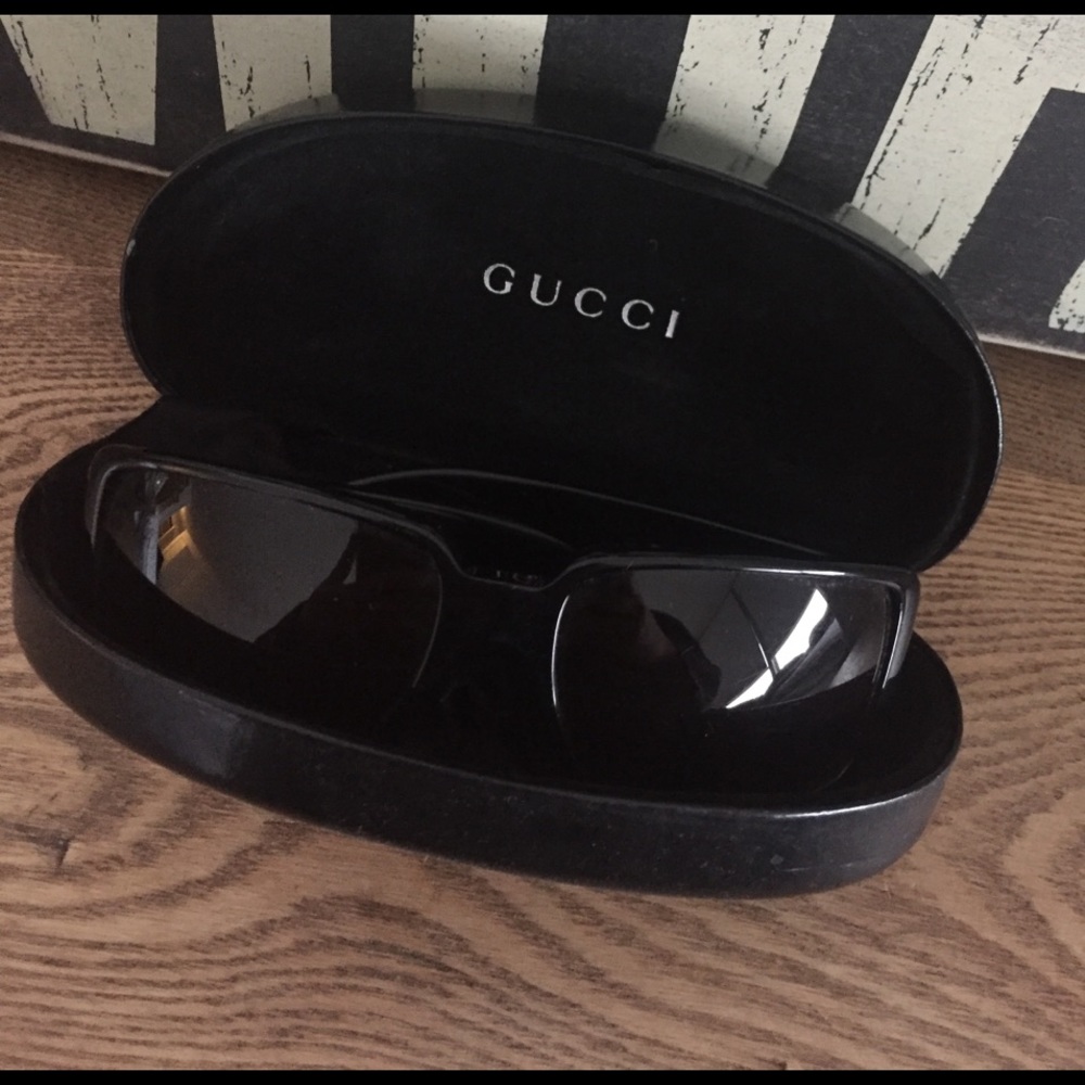 Gucci black frame sunglasses