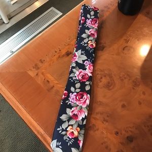 Dark Navy Blue Narrow Tie With Floral Design