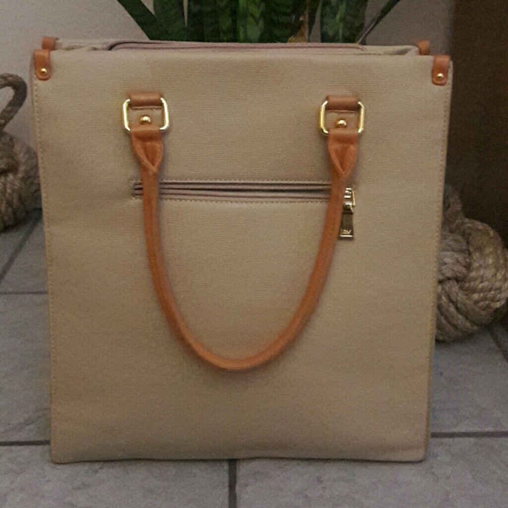 Tassel Totebag - Picture 2 of 7