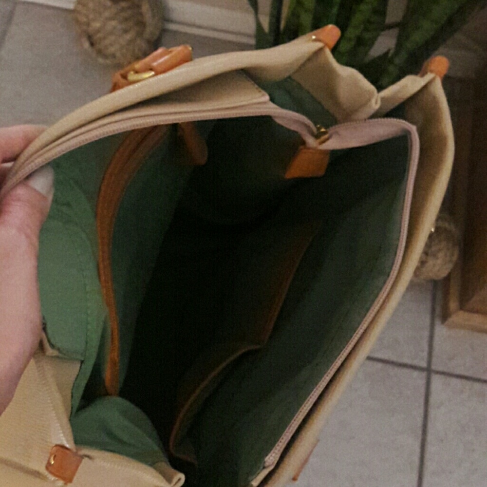 Tassel Totebag - Picture 7 of 7