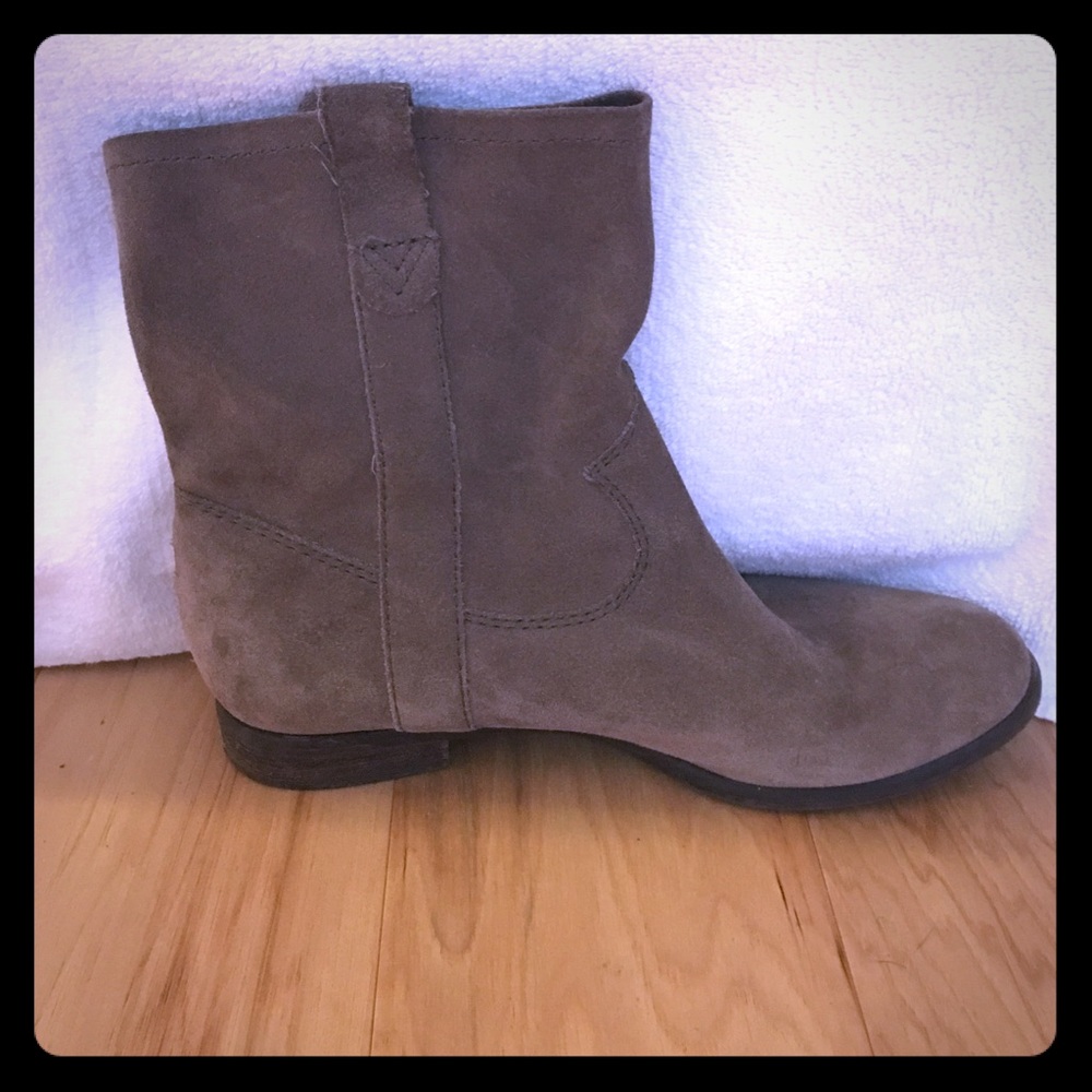 Vince Camuto Suede boot size 8