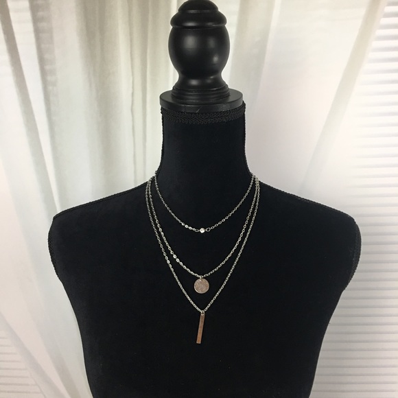 (Q1) Triple Layer Necklace - Picture 3 of 6