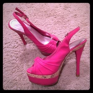 Bright pink peep-toe heels 💕