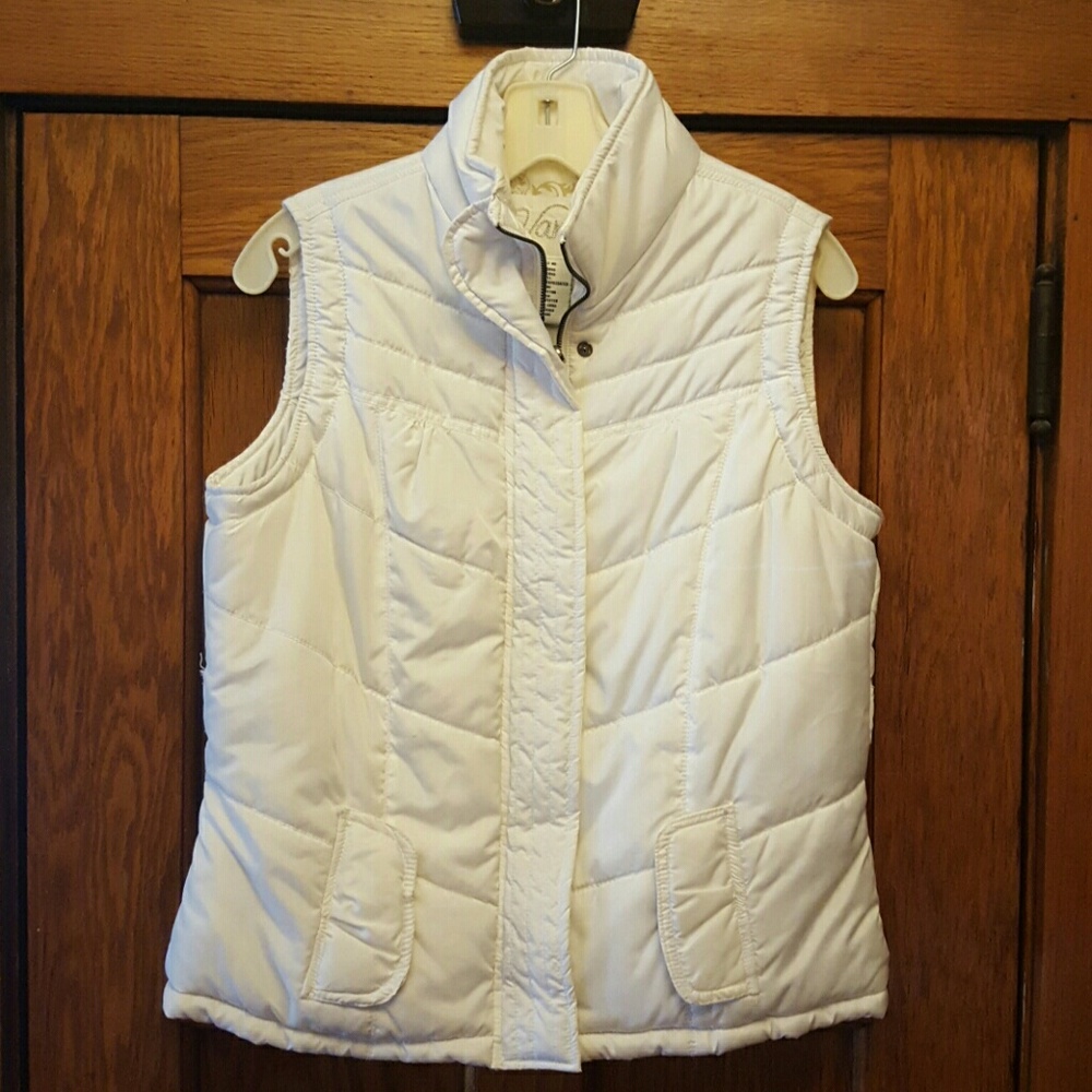 White Puffer Vest , Vanity size MED.