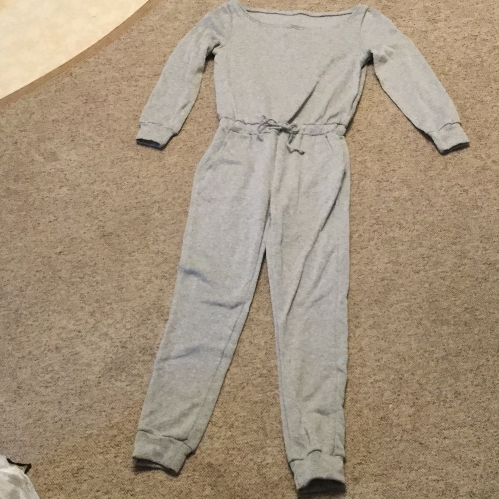 Gray sweatshirt material jumper