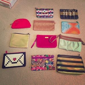 Lot of 11 make up bags.