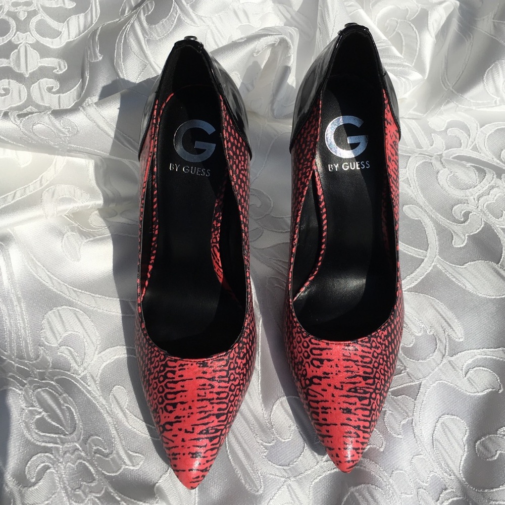 NWOT Guess New Pink/Black Heels