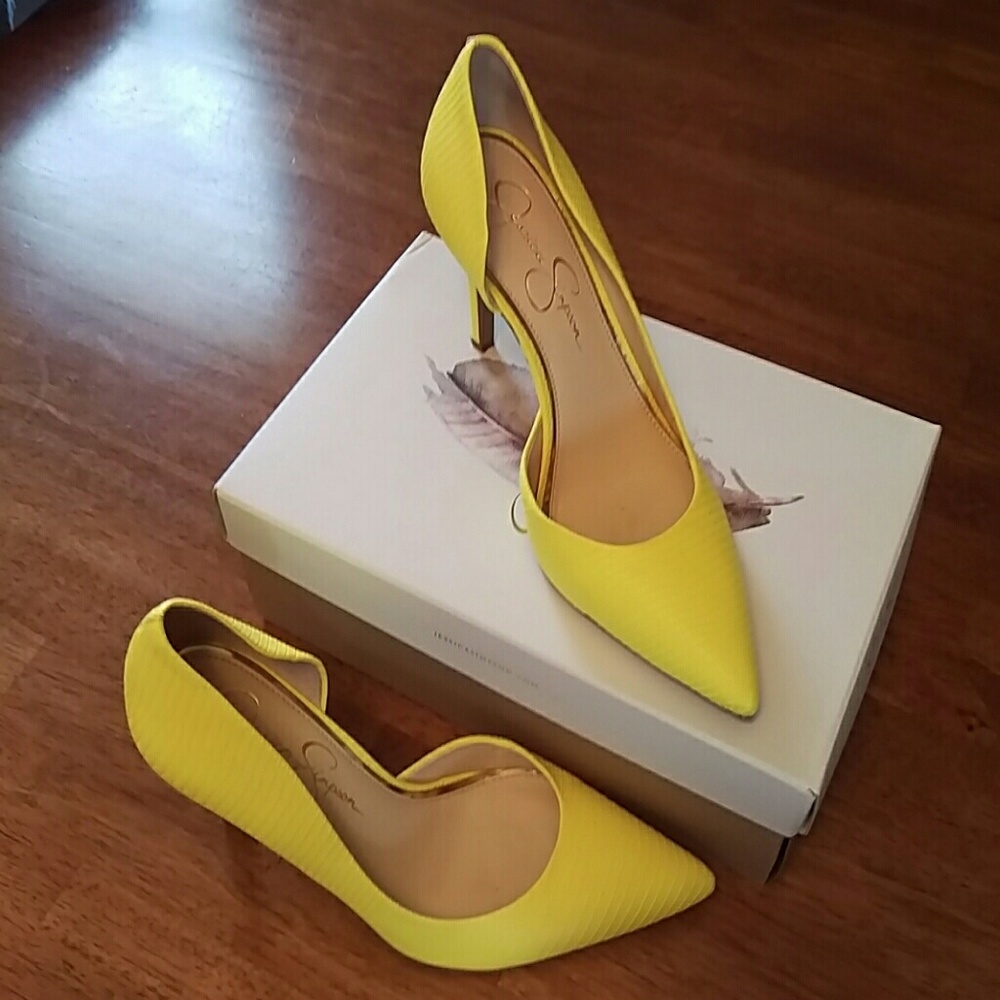 Jessica Simpson Bright Yellow lizard print Heels