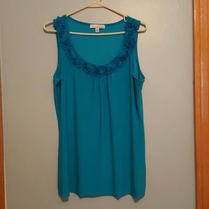 Lucy & Laurel sleeveless scoop neck tank top