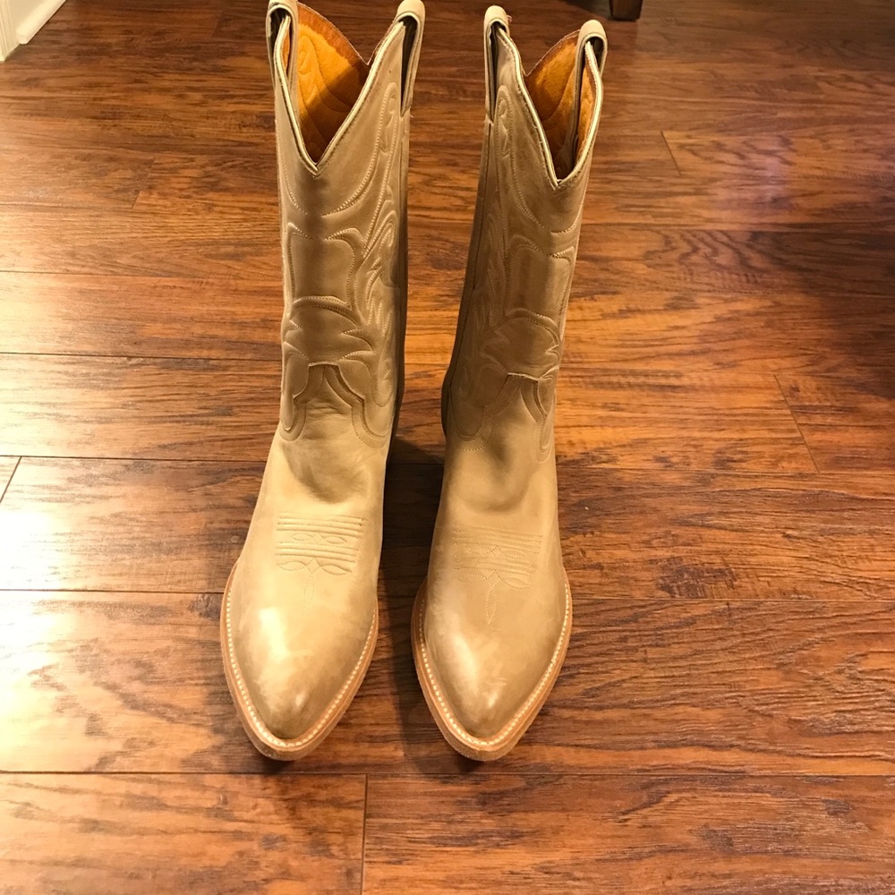 NEVER WORN OUTSIDE Frye Bruce Pull-On Boots 👢
