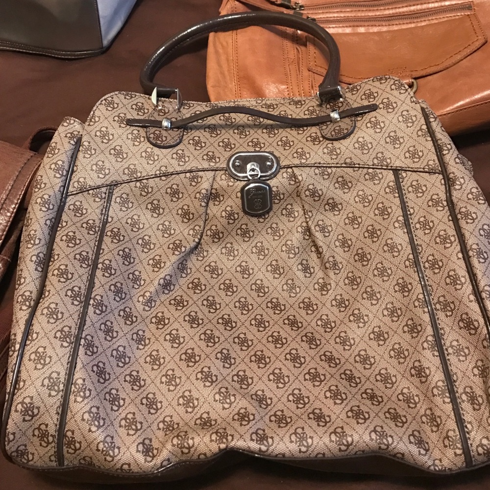 Guess purse !