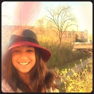 Meet your Posher, Maya