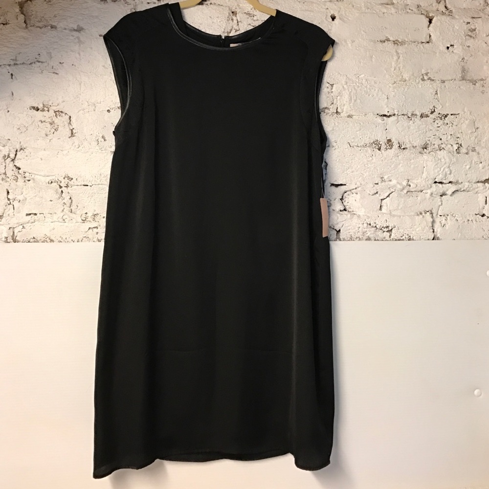 Forever21 LOVE21 shift mini dress. Black detail  M
