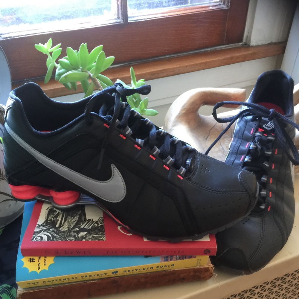 Nike Shox Junior size 10 black/ pink