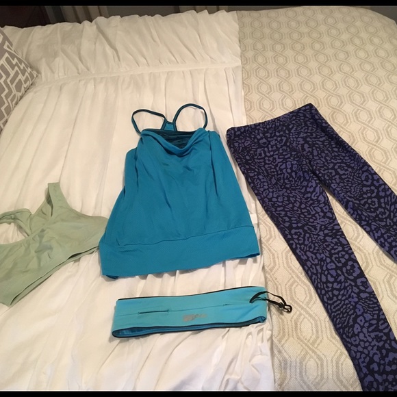 SOLD-FlipBelt and workout clothes combo - Picture 1 of 5