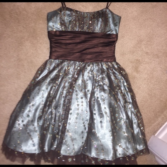 Beautiful dress😍 - Picture 2 of 4