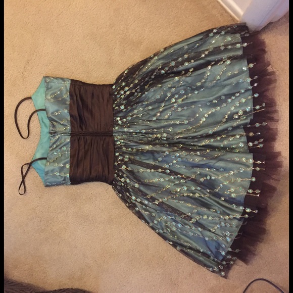 Beautiful dress😍 - Picture 3 of 4