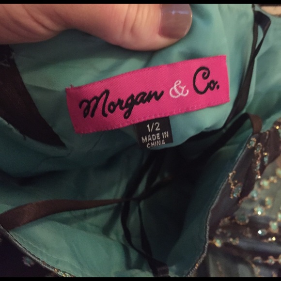 Beautiful dress😍 - Picture 4 of 4