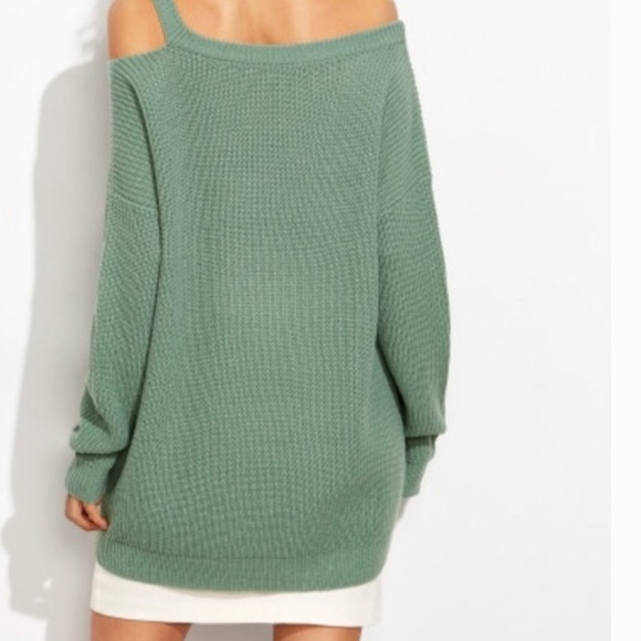 PRICE DROP 🚨 S-M Asymmetric Cold Shoulder Sweater - Picture 3 of 3