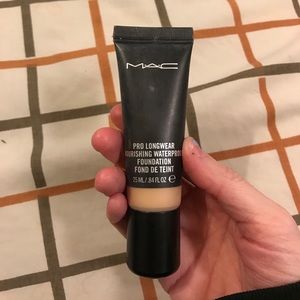 MAC Cosmetics Pro NC30 Waterproof Foundation