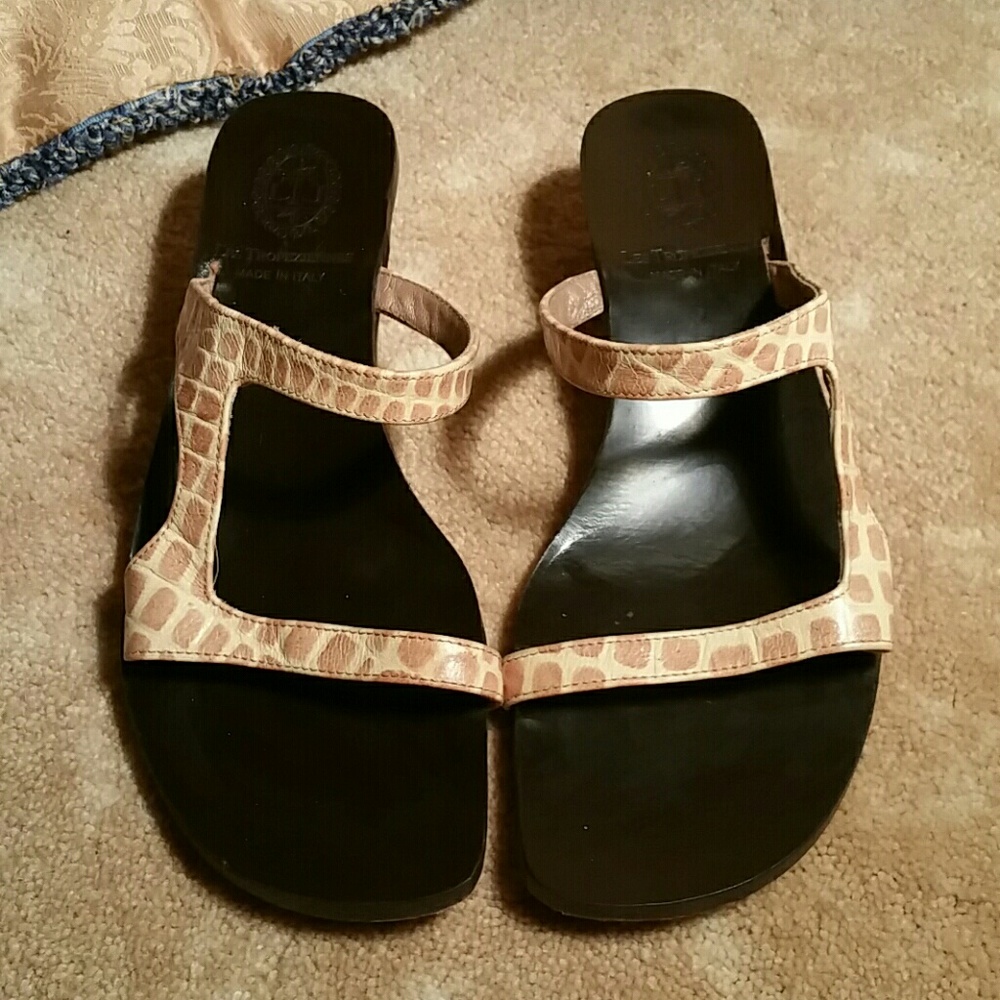 Two tone leather sandals with wooden heal