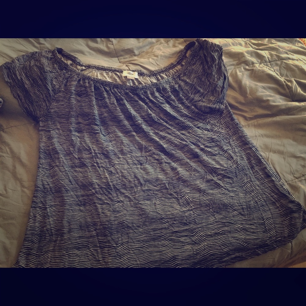 Old Navy off the shoulder top (never worn)