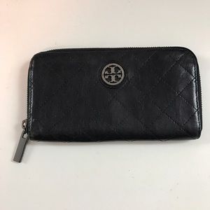 Tory Brunch black quilted wallet