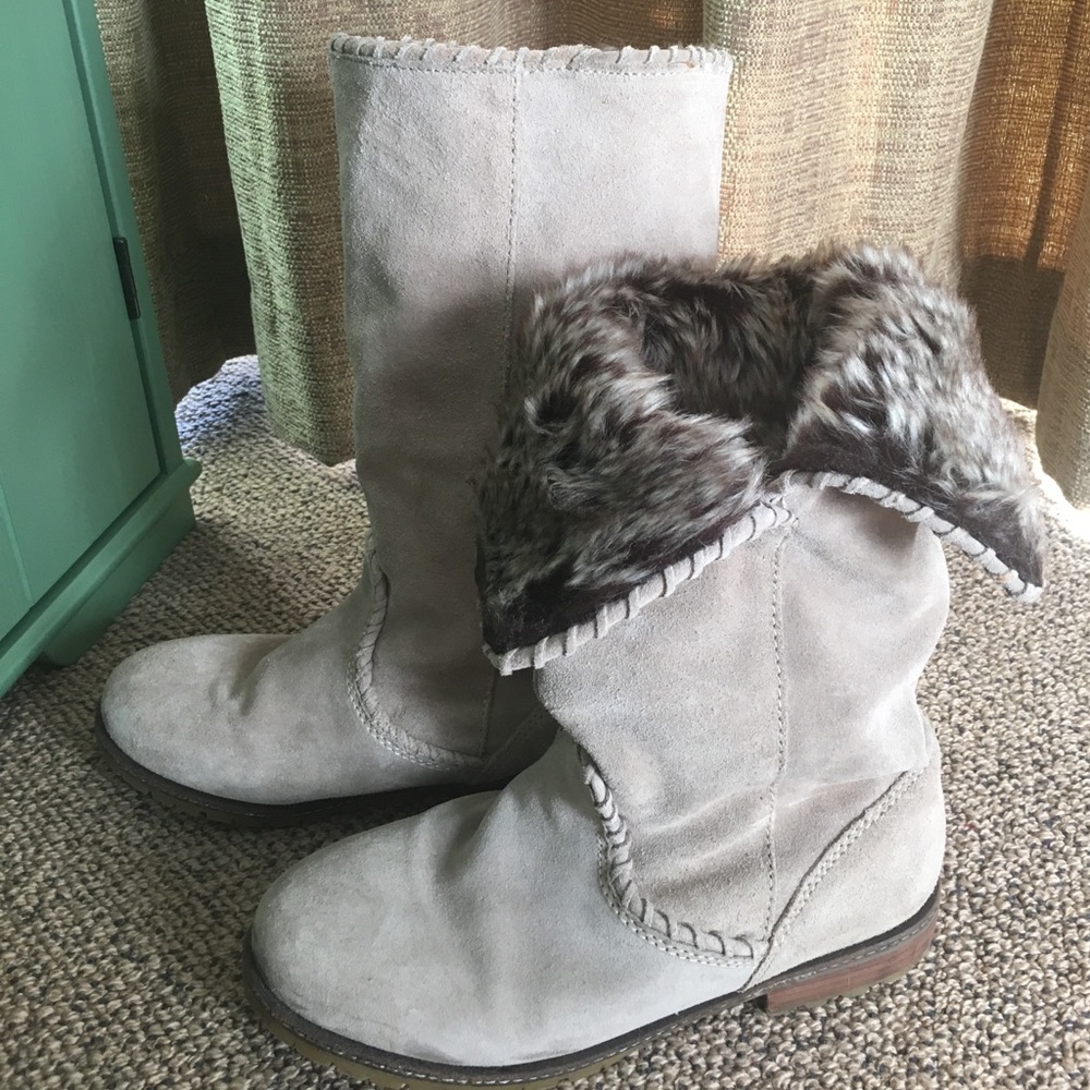 Beige Suede Zara Boots with Fuzzy Inside
