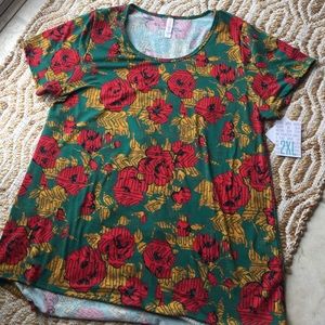 BNWT Lularoe classic tee