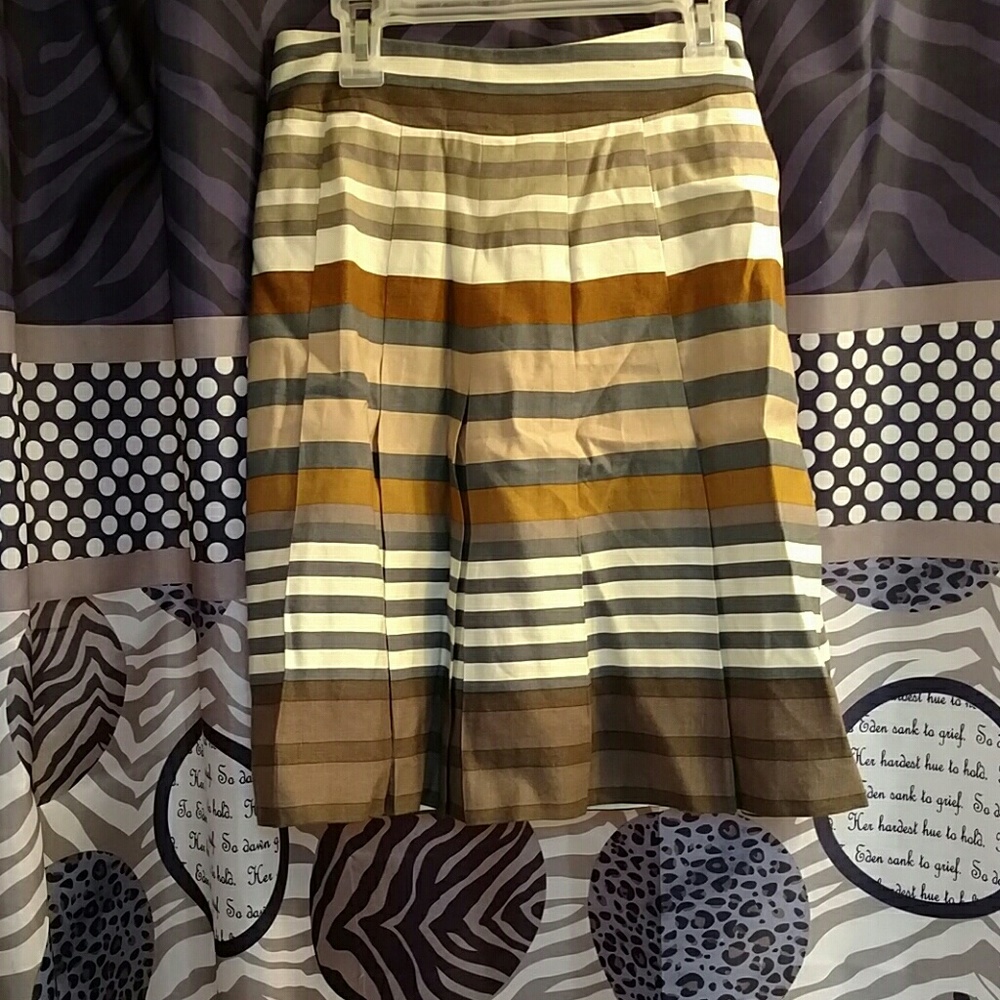Stripped pleated midi skirt