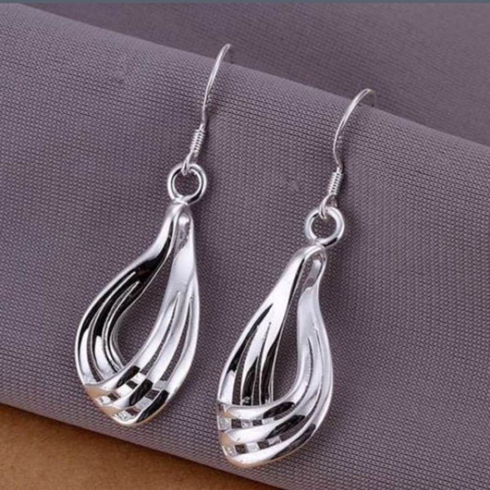 NWT!!!  Water Droplet Earrings Set!!!