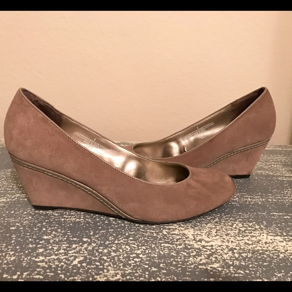 Nude wedges