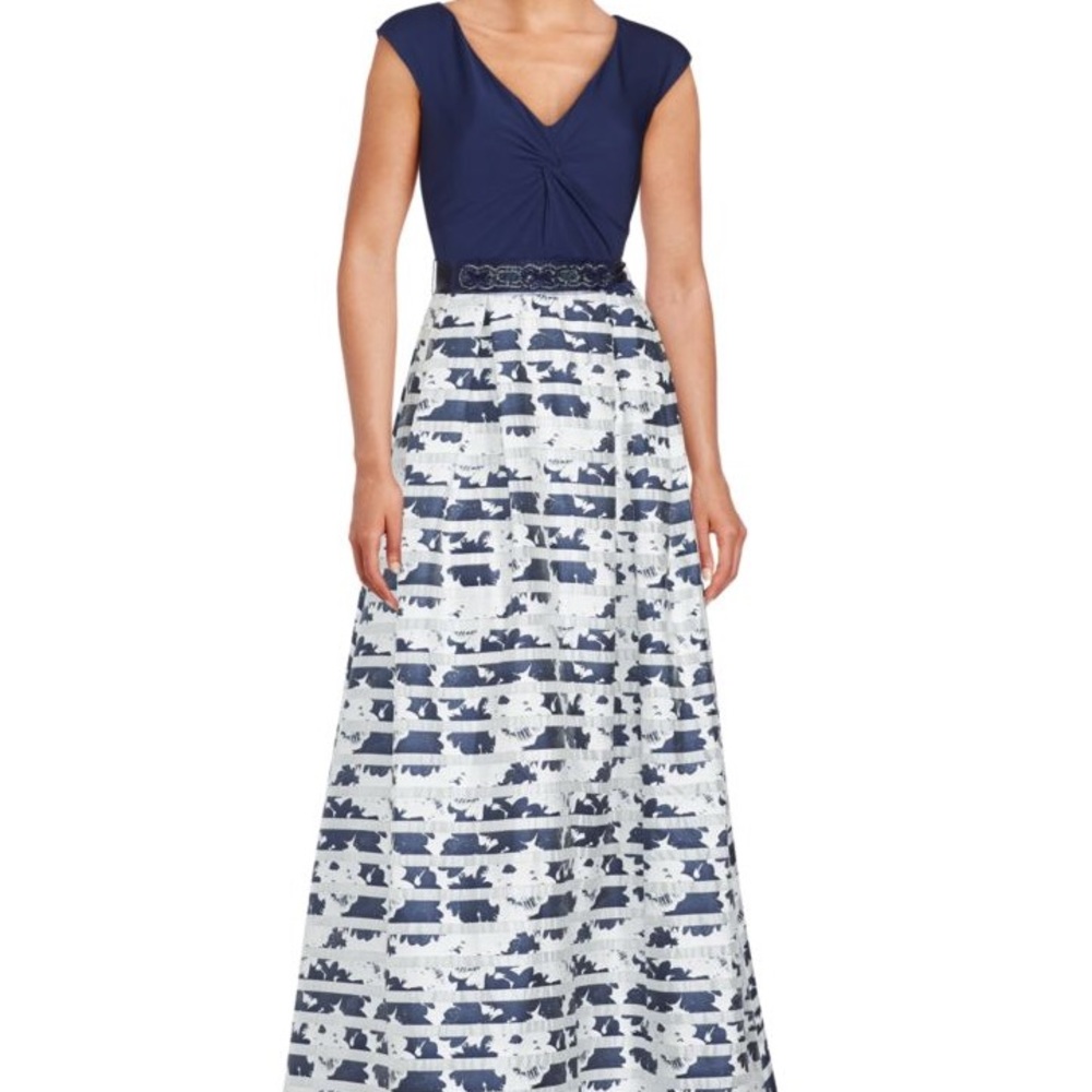 Knot Front V Neck Printed Dress