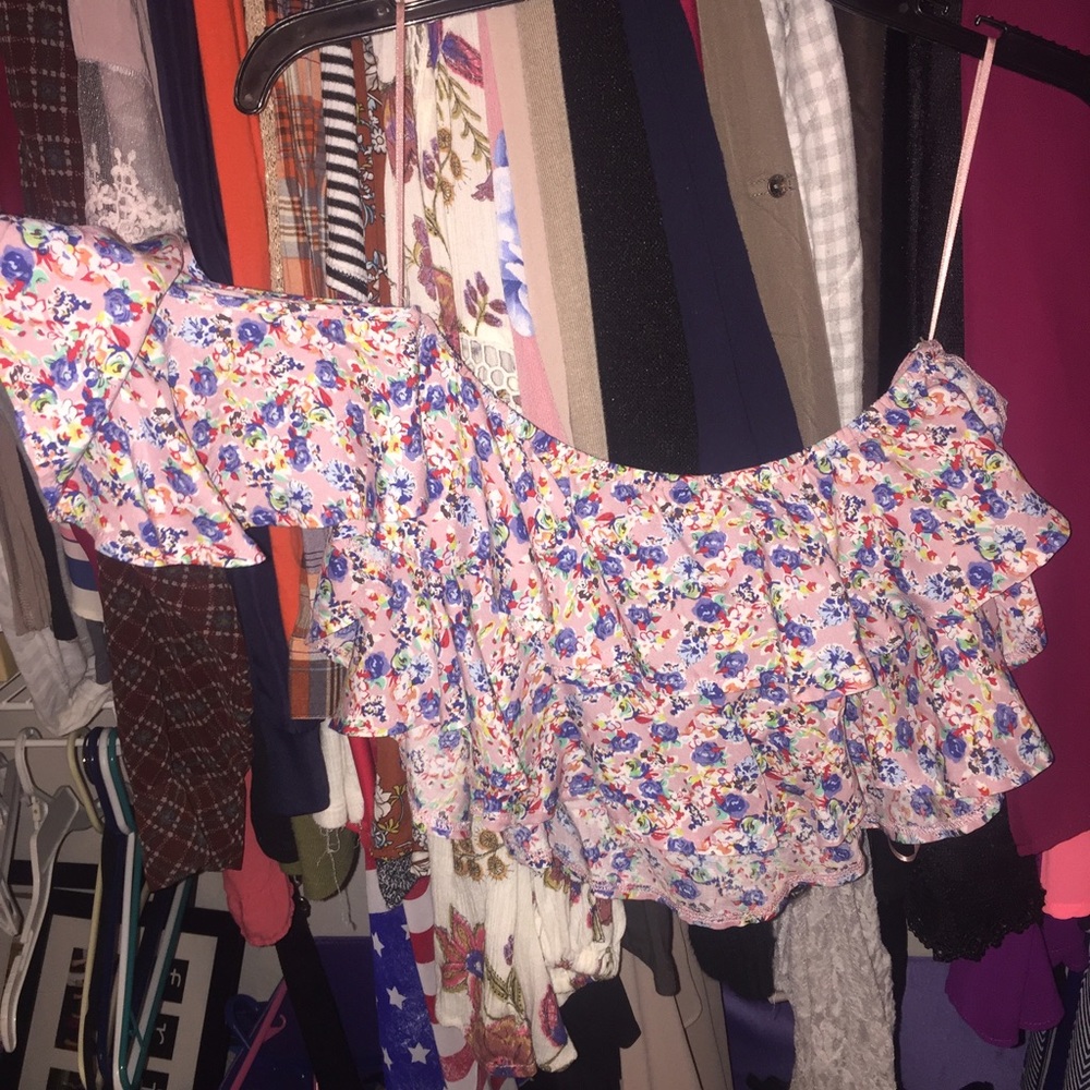 Floral crop top with sleeves!