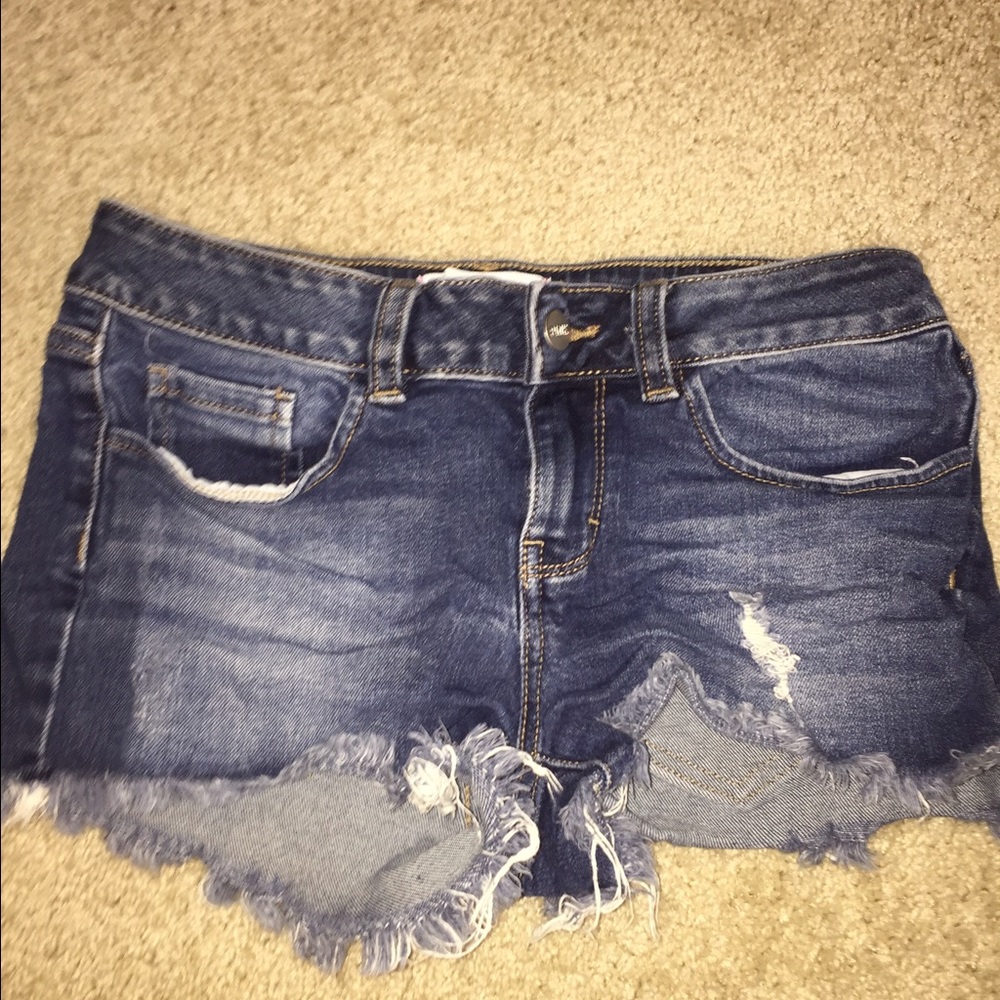 Cutoff shorts