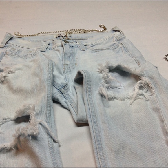 Hollister Denim - Distressed jeans- ➕🆓tank💥💥