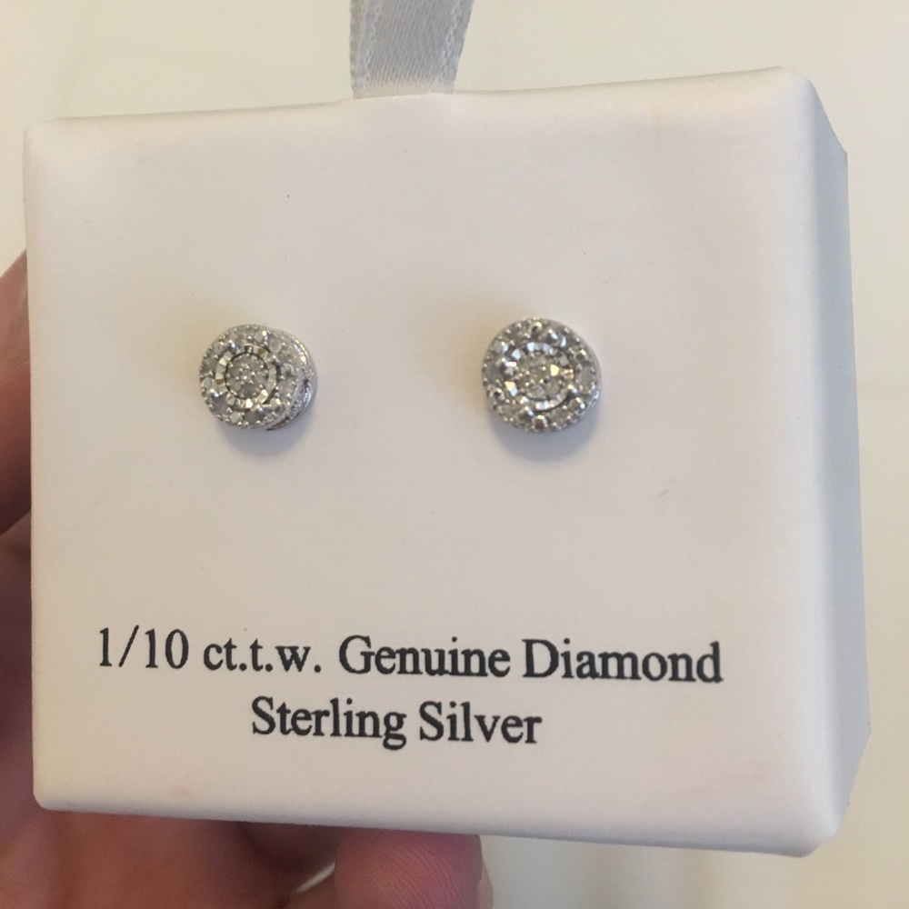gorgeous diamond studs