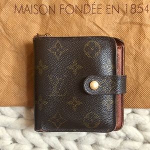 Louis Vuitton Wallet. Authentic. Monogram Canvas
