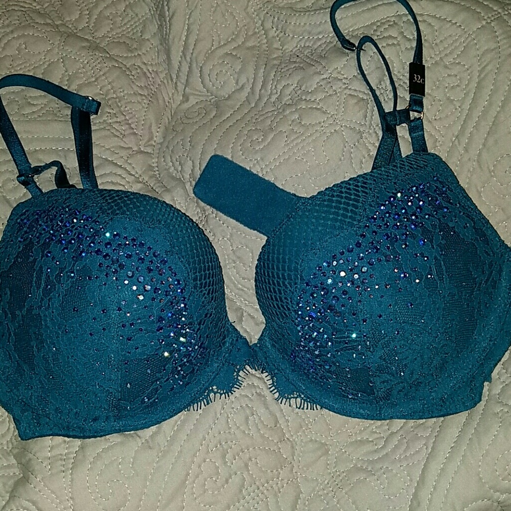 Victorias secret very sexy push up bra. 32c