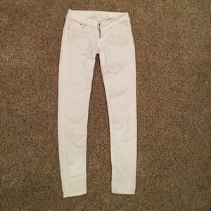 White jeans pants