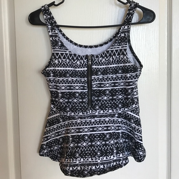 Express Peplum Tank Top - Picture 3 of 4