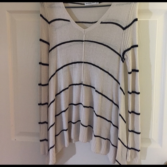 Abercrombie and Fitch sweater - Picture 1 of 3