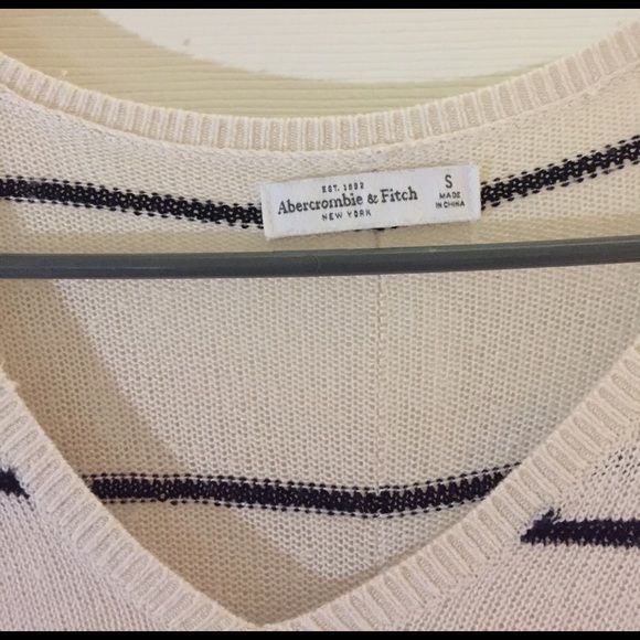Abercrombie and Fitch sweater - Picture 2 of 3