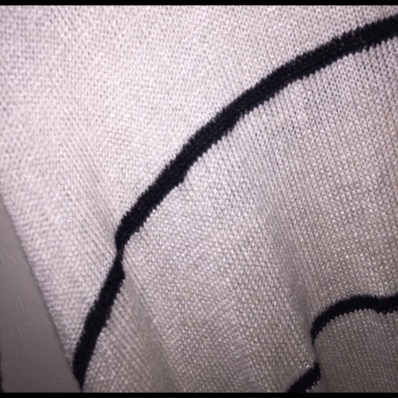 Abercrombie and Fitch sweater - Picture 3 of 3