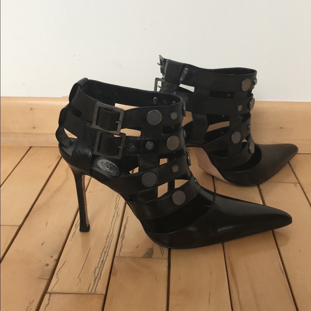Like New stunning Versace shoes Sz. 38